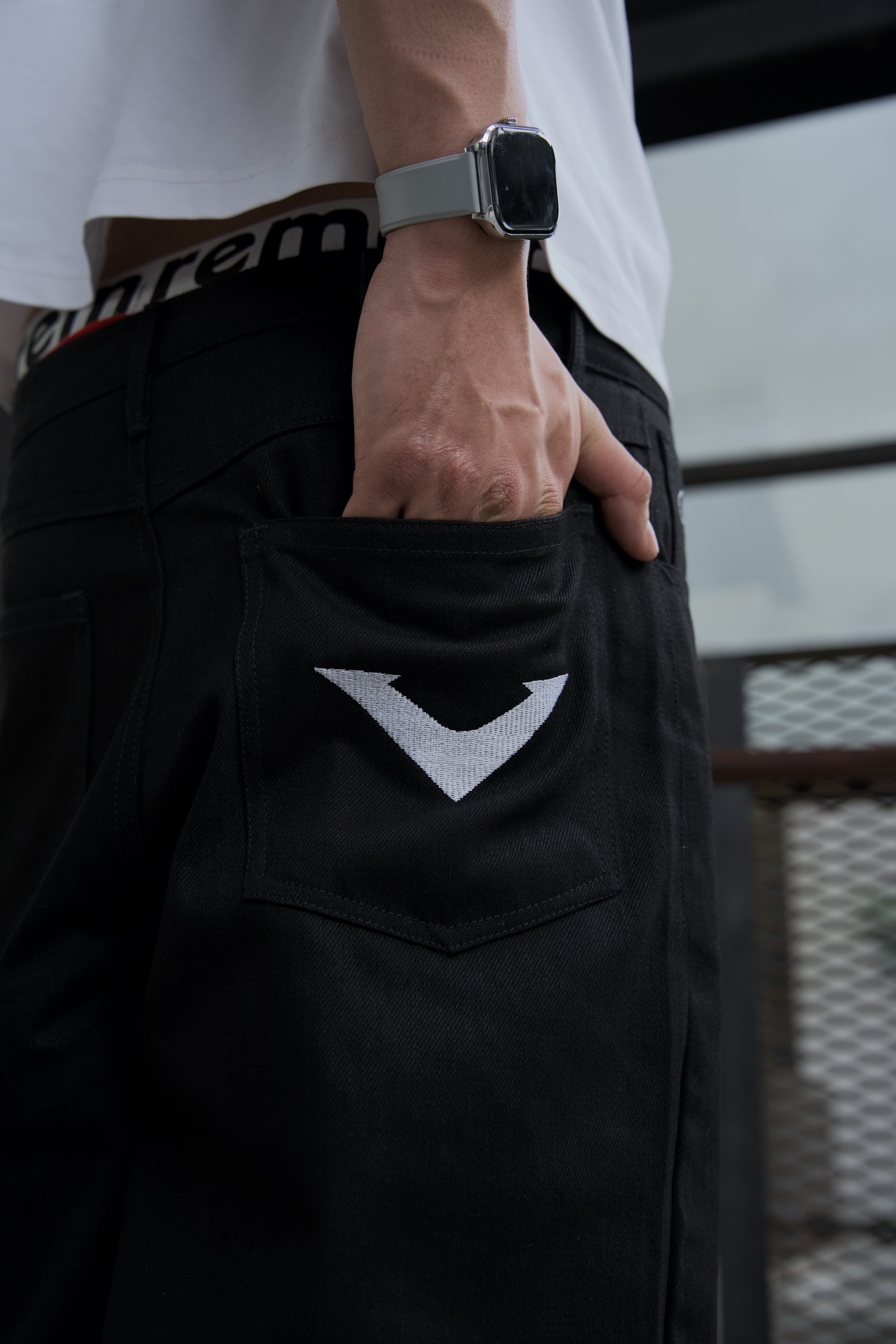 VELUXE BAGGY JEANS